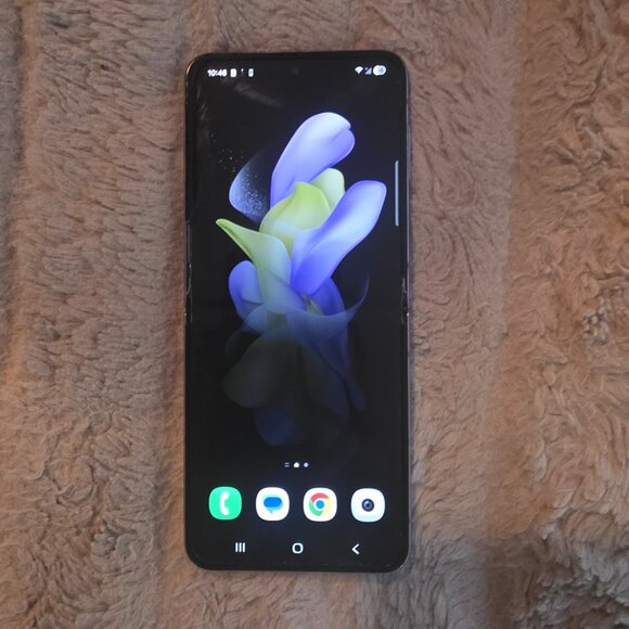 Samsung Galaxy Z Flip4 5G, 128GB, Bora Purple - Unlocked - Picture 9 of 12